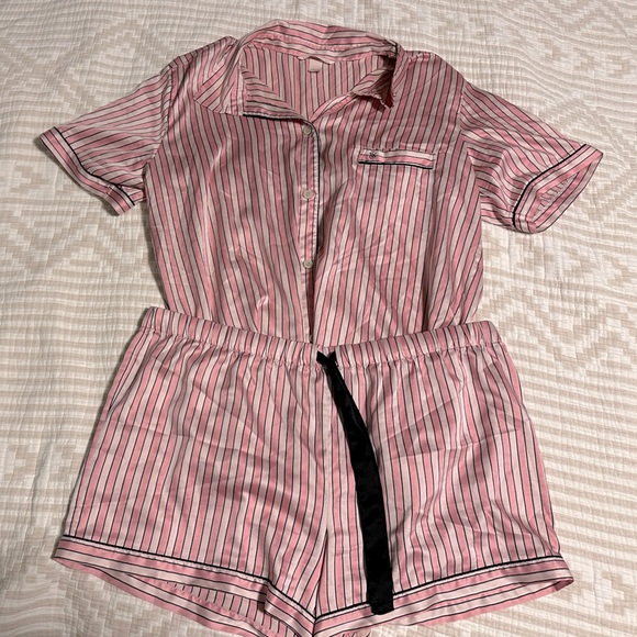 Victoria's Secret Other - EUC Victoria’s Secret Luxe Satin Pajamas Signature Stripe
